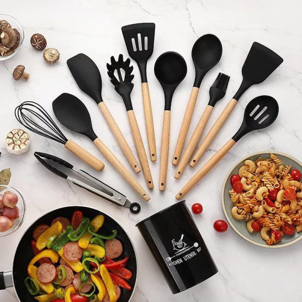 12 Pcs Set Wooden Handle Silicone Kitchen Utensils With Storage Bucket High Temperature Resistant And Non Stick Pot Spatula Spoon( Random Colors)